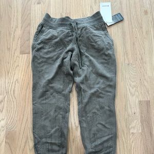 Woman’s Lululemon Jogger Pants